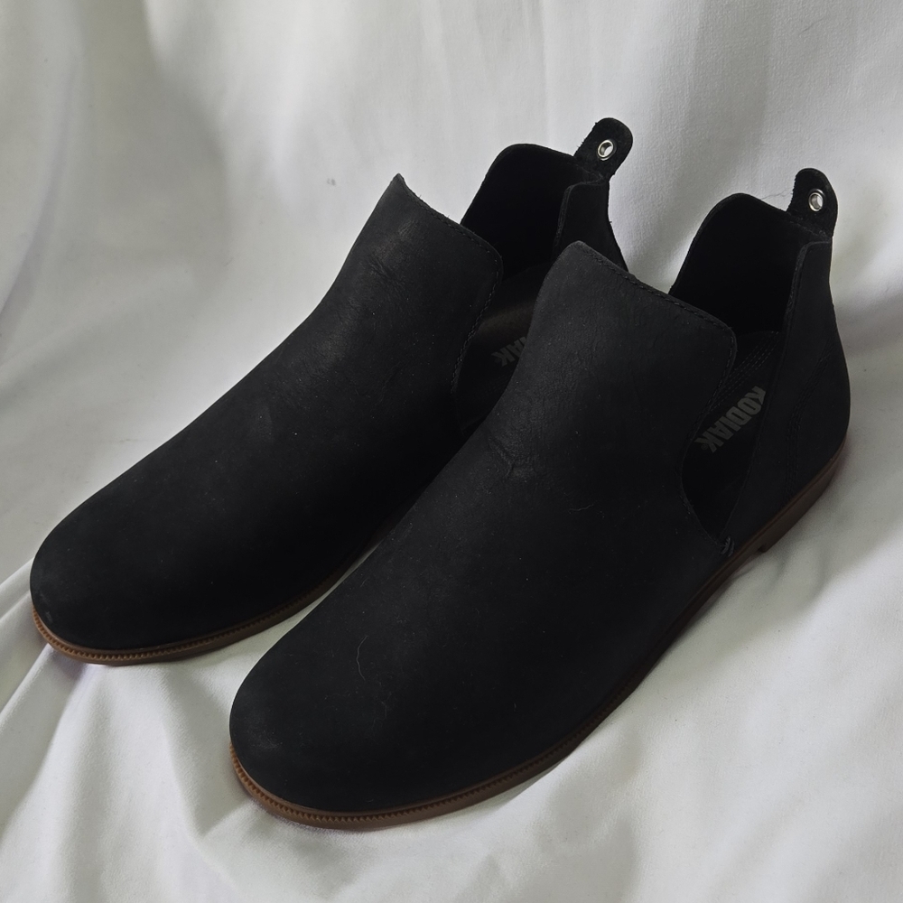 Kodiak Low Rider V Cut Black Leather Ankle Boots Size 9
